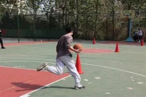 满冠体育客户端-包含篮球技巧传授班开课，学员积极参与的词条