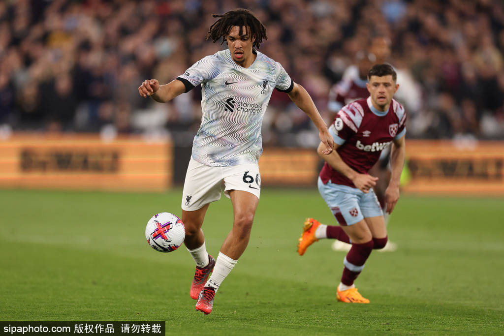 利物浦客场逆转战胜对手,三连胜取得良好开局(利物浦58年来首遭联赛主场3连败 成最差卫冕冠军) 利物浦客场逆转战胜对手,三连胜取得良好开局(利物浦58年来首遭联赛主场3连败 成最差卫冕冠军)